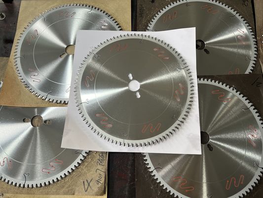 ซื้อ Freud คุณภาพ TCT Saw Blade สําหรับการตัดไม้ Industrial Panel Sizeing Circle Saw Blade online manufacture